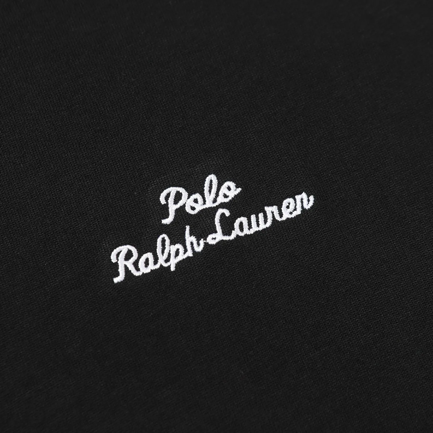 P126 Style number: 506 Ralph Lauren/Ralph Lauren 25ss summer new round-neck T-shirt with English letter embroidery. The main logo on the neck has a QR code mark, which can be scanned for verification. The detailed English letter logo embroidery is all high-density and made with imported Tajima machines, which distinguishes low-quality products on the market. 32 counts, 240g hydrophilic toner, 100% cotton fabric, comfortable and soft, highly breathable, focusing on high-end cost-effectiveness, needless to say good quality. Available in a variety of colors, both boys and girls can try this genderless style, giving them a yuppie tone in no time. Immerse yourself in your leisurely style, and have your own style in retro. Natural, vivid and very French romantic feelings, perfectly integrating youthful atmosphere and trend. Color: black, white, green, sky blue Size: S-xL S Shoulder width 44 Bust 104 Sleeve length 23 Clothing length 72 M Shoulder width 45 Bust 108 Sleeve length 24 Clothing length 74 L Shoulder width 46 Bust 112 Sleeve length 25 Clothing length 76 xL Shoulder width 47 Bust 116 Sleeve length 26 Clothing length 78